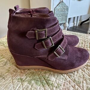 Eric Michael Lena Suede Wedge Ankle Boots size 8.5
